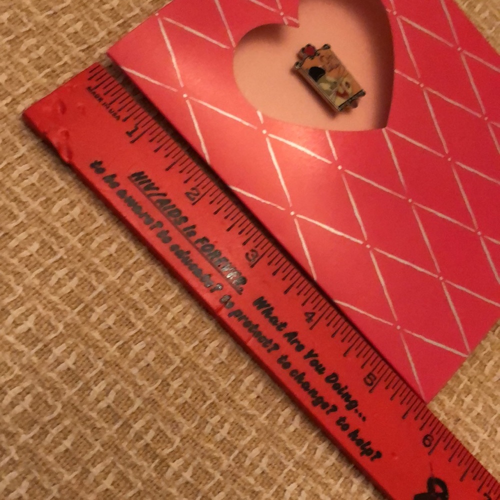 NWT Cloisonné Bugs Bunny Ooh La La Valentine’s day Pin and card - Picture 11 of 16